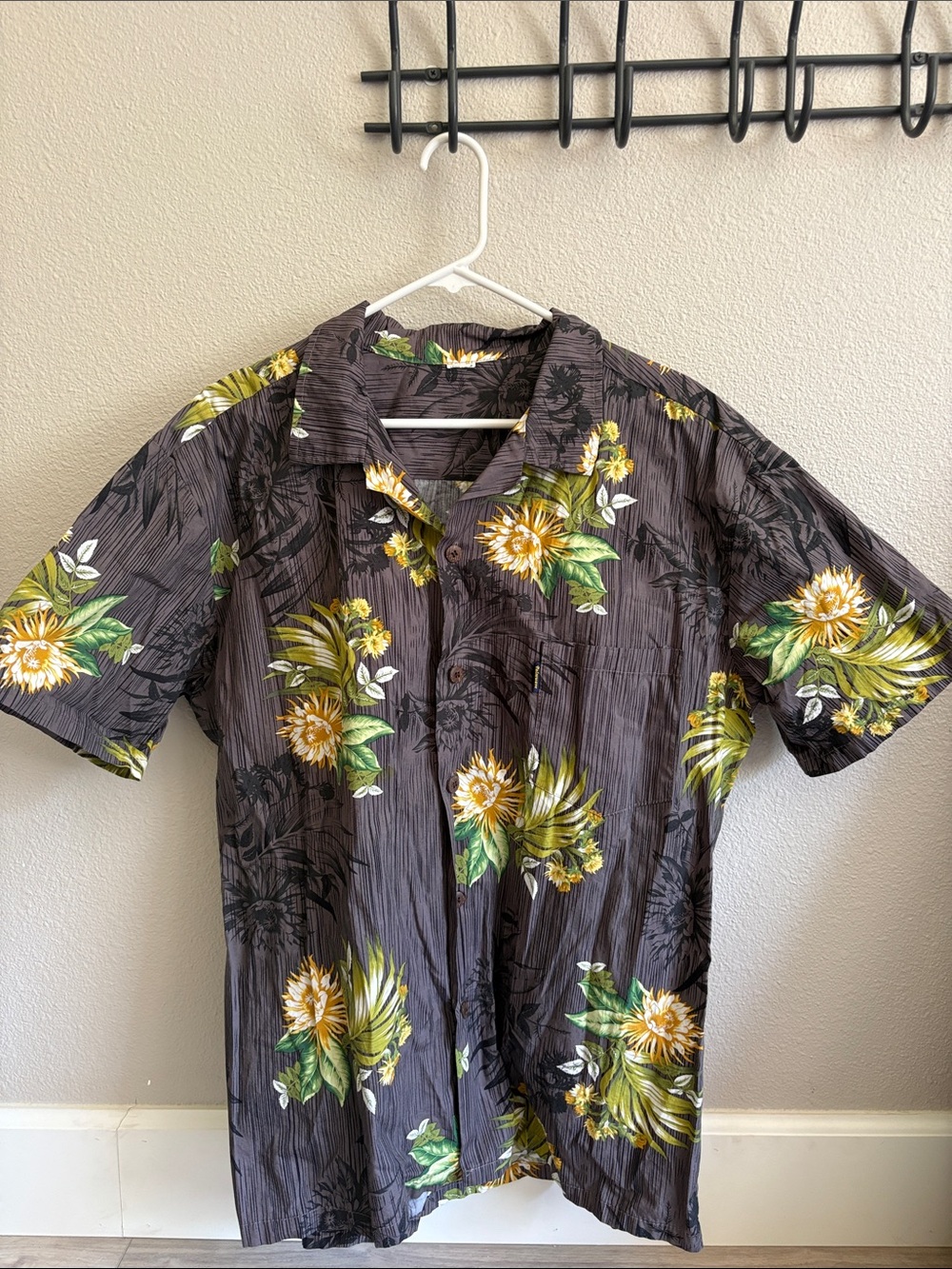 Casual Floral Button-Down Shirt - Black with Yellow Floral